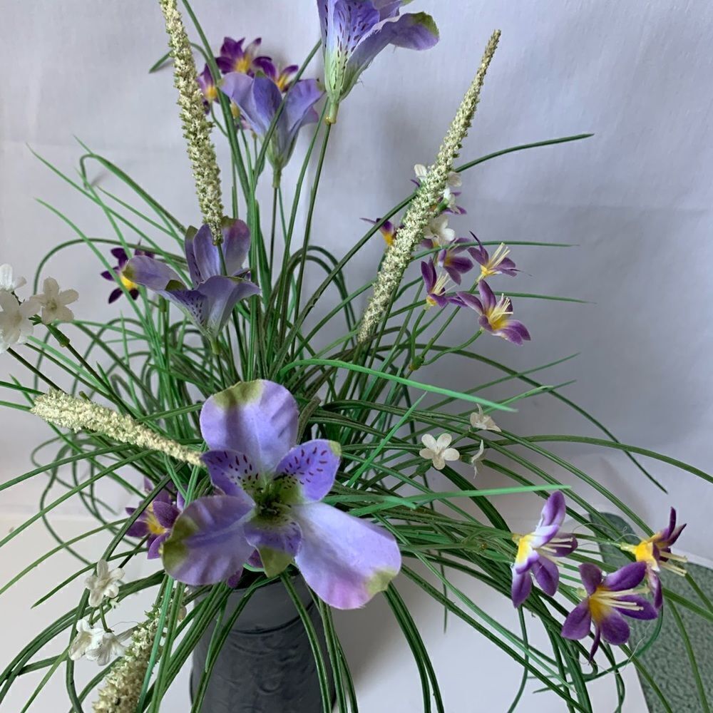 Floral Arrangement Centerpiece - Picture 5 of 7